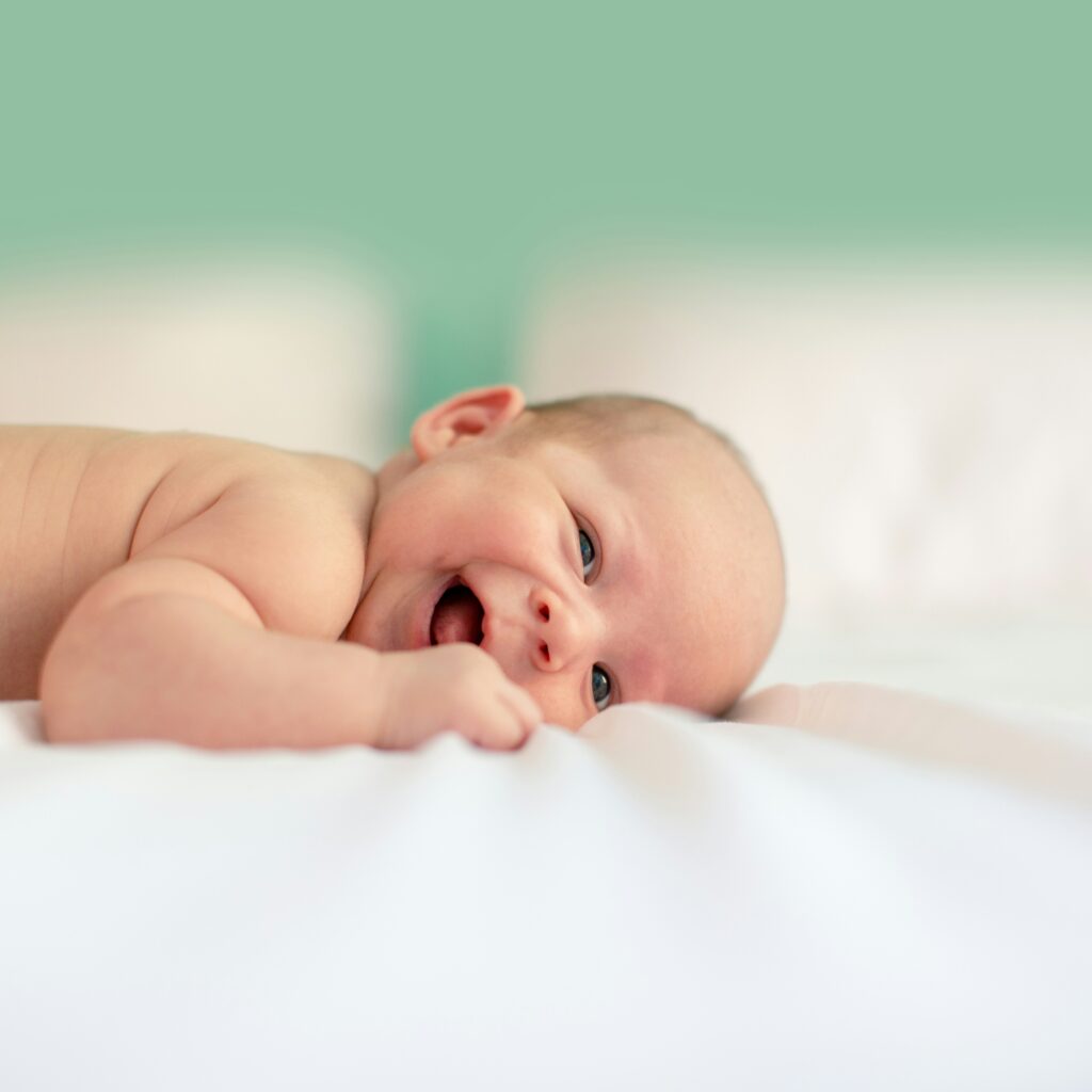 lachendes baby